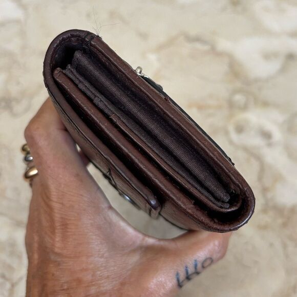 Fossil Maddox Tri-Fold Leather Wallet - Picture 13 of 16